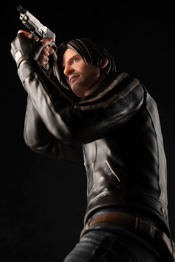 SV348 RESIDENT EVIL: VENDETTA LEON S. KENNEDY RENEWAL PACKAGE ARTFX STATUE (1/6 Scale) - Image 4
